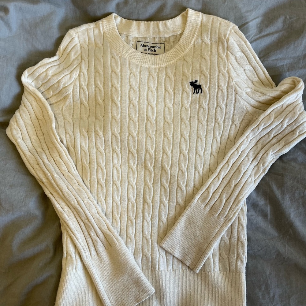 Abercrombie white knit sweater size M